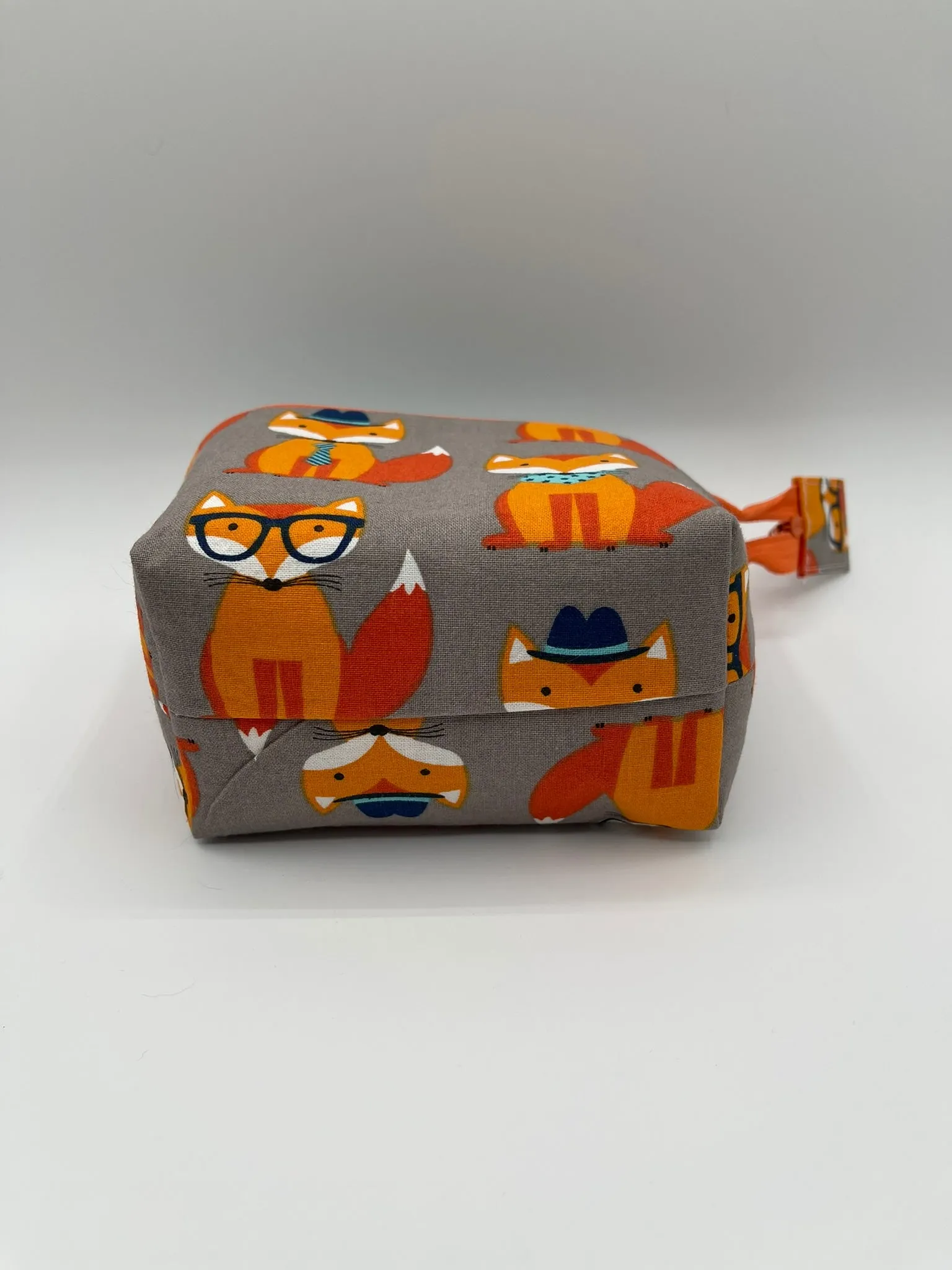 Zipper Bucket Bag - Orange Foxes on Taupe