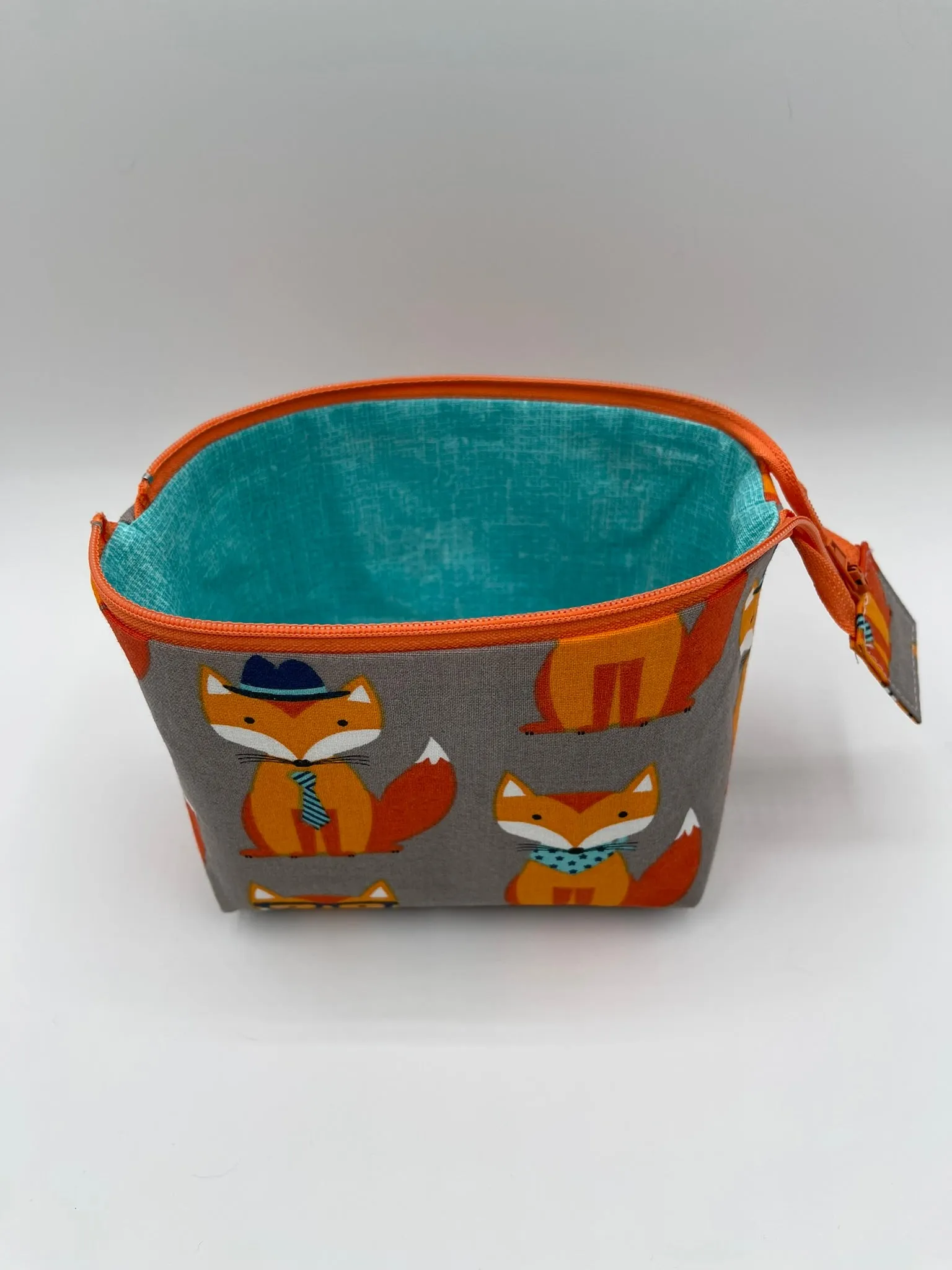 Zipper Bucket Bag - Orange Foxes on Taupe